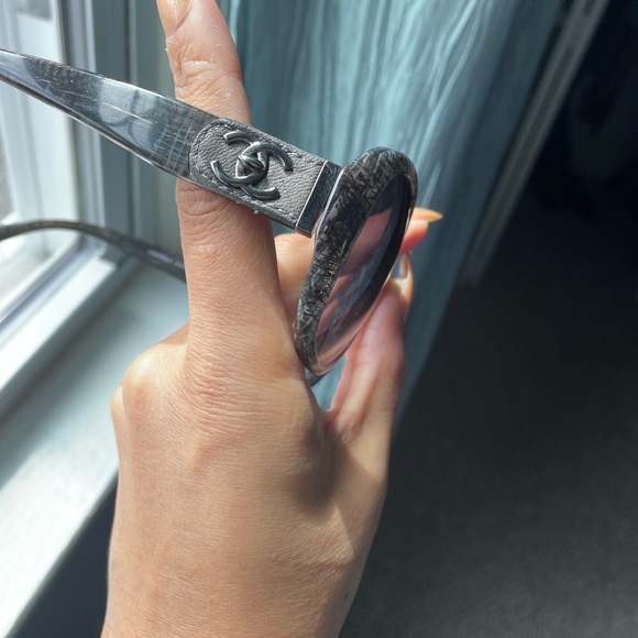 Gorgeous Authentic Chanel Sunnys! Good Cond - Picture 5 of 10